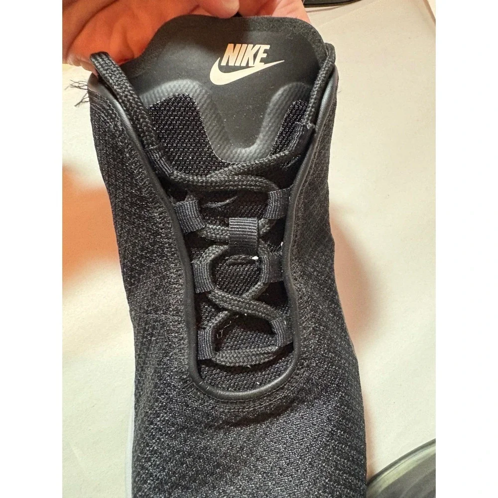 Nike Air‎ Max Training Shoes Sneakers Black White Athletic Comfort Walker